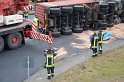 LKW umgestuerzt Niehler Hafen P105